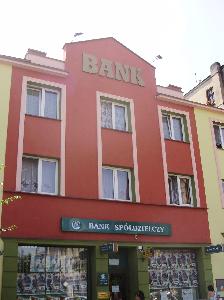 Bank na rynku w Chełmży.