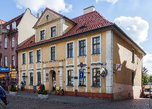 Chełmża - budynek Powiatowej i Miejskiej Biblioteki Publicznej