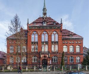 Żary - dawne technikum włókiennicze