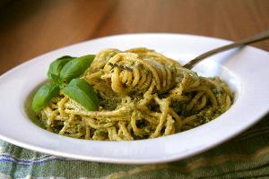 Spaghetti z bazyliowym pesto